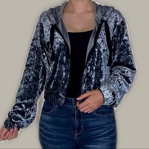 Forever 21 | Cropped Velvet Jacket | Size Medium